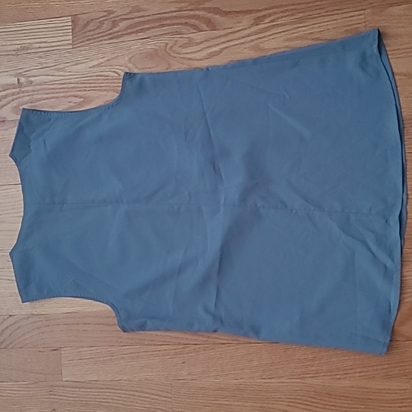 Banana Republic Flowy V-neck Overlap Tank - Picture 4 of 6